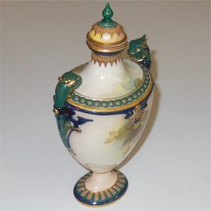 Royal Worcester Urn Roses Design - Image 4