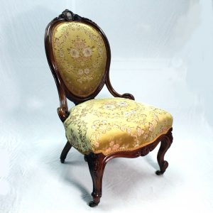 Pretty Victorian Walnut Lady's Chair