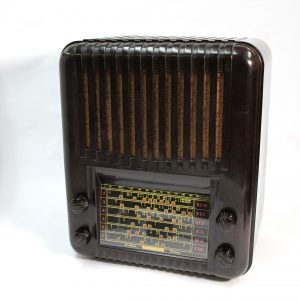 Healing Bakelite Golden Voice Valve Radio (Fully Restored)